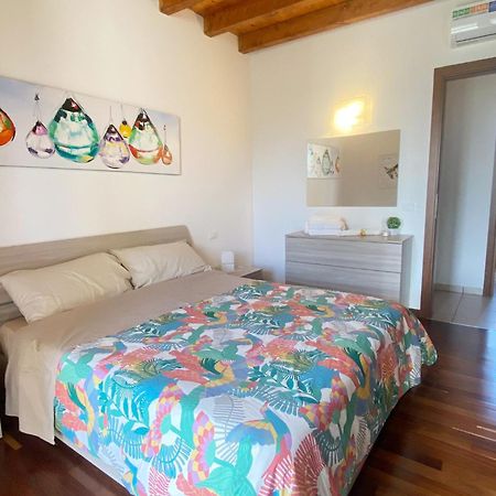 The Flowers - Apartments With Private Garden In Residence With Pool Manerba del Garda Buitenkant foto