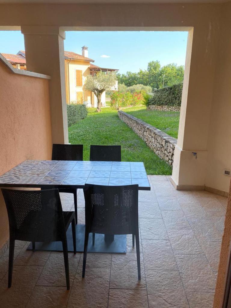 The Flowers - Apartments With Private Garden In Residence With Pool Manerba del Garda Buitenkant foto