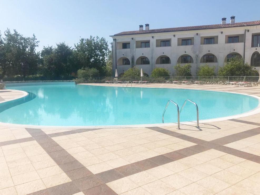 The Flowers - Apartments With Private Garden In Residence With Pool Manerba del Garda Buitenkant foto