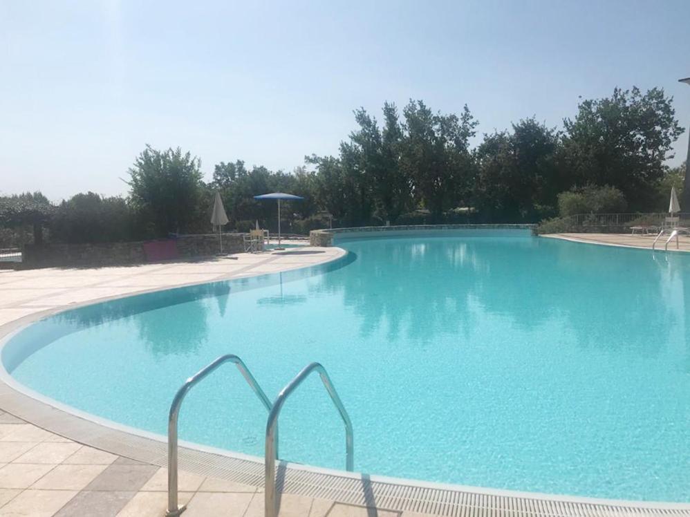 The Flowers - Apartments With Private Garden In Residence With Pool Manerba del Garda Buitenkant foto