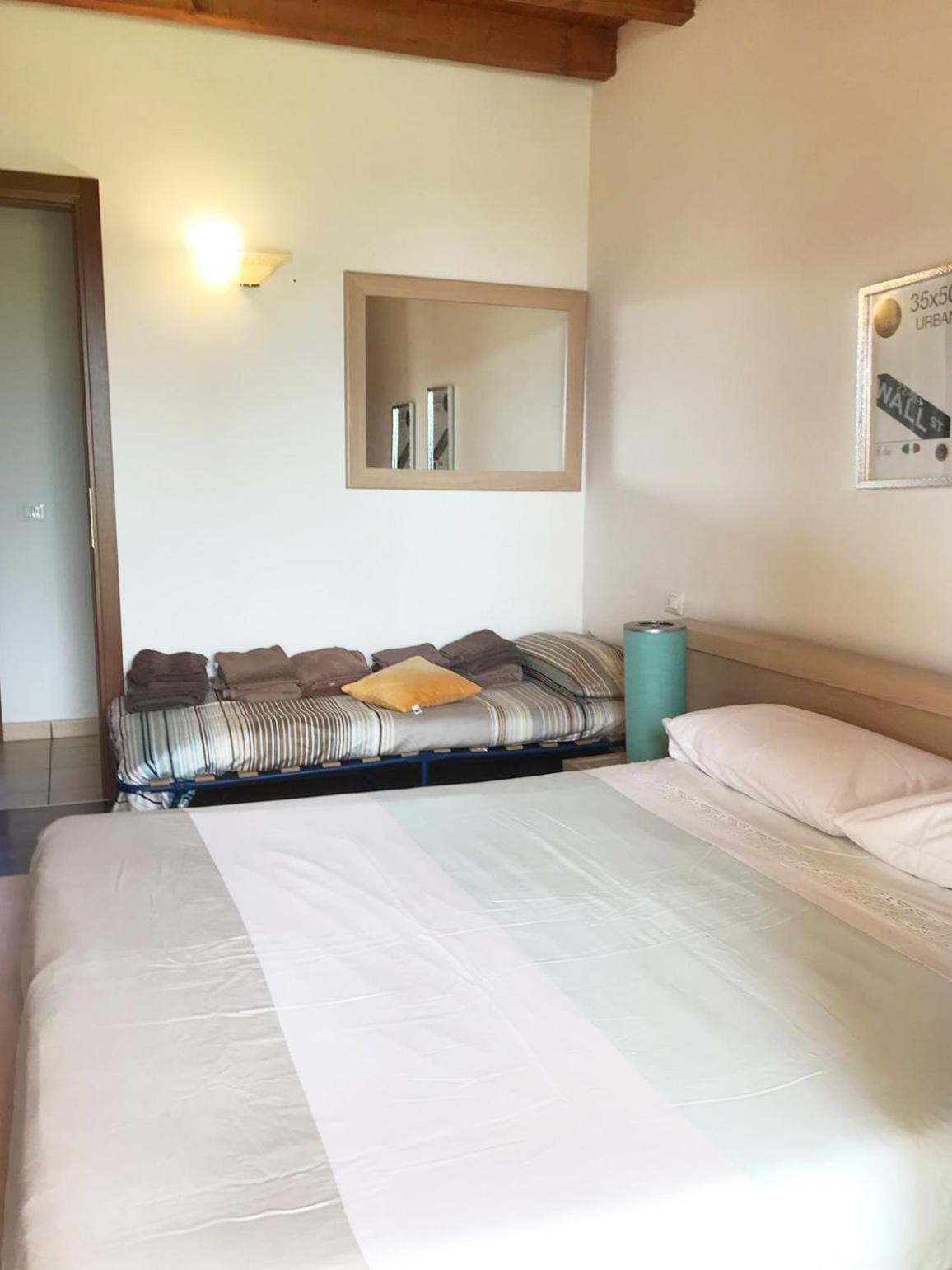 The Flowers - Apartments With Private Garden In Residence With Pool Manerba del Garda Buitenkant foto