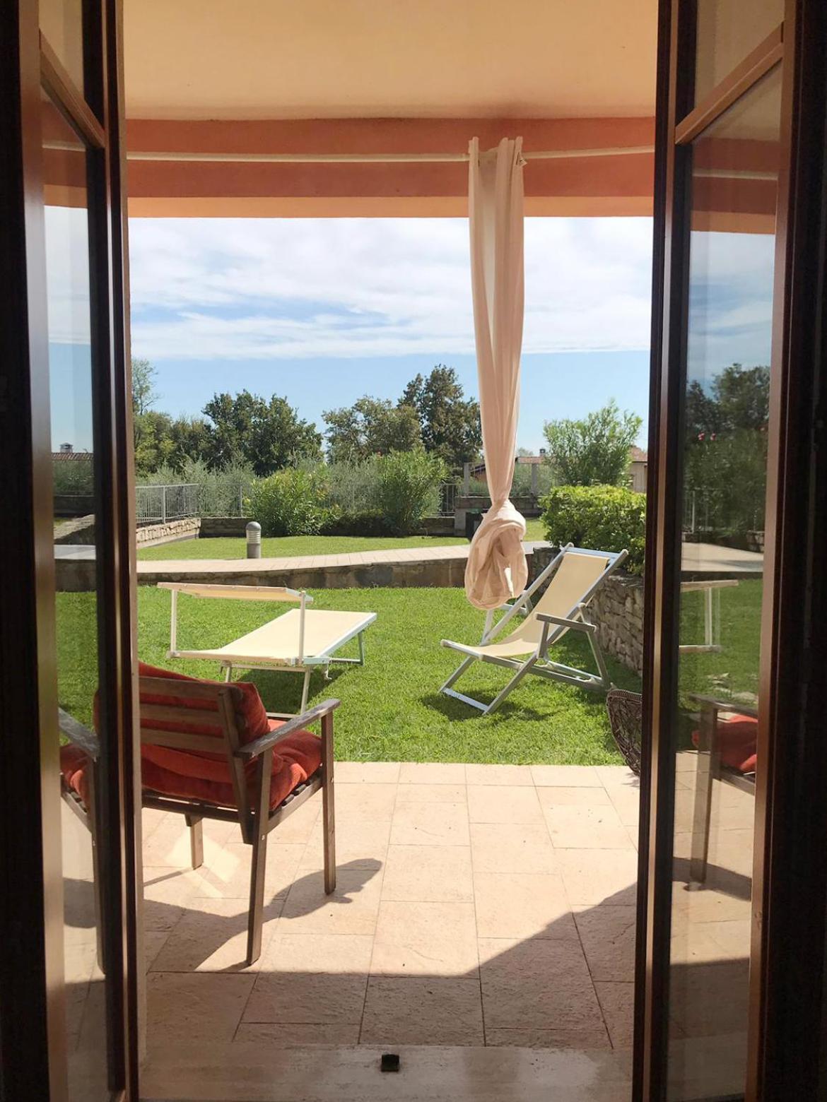 The Flowers - Apartments With Private Garden In Residence With Pool Manerba del Garda Buitenkant foto