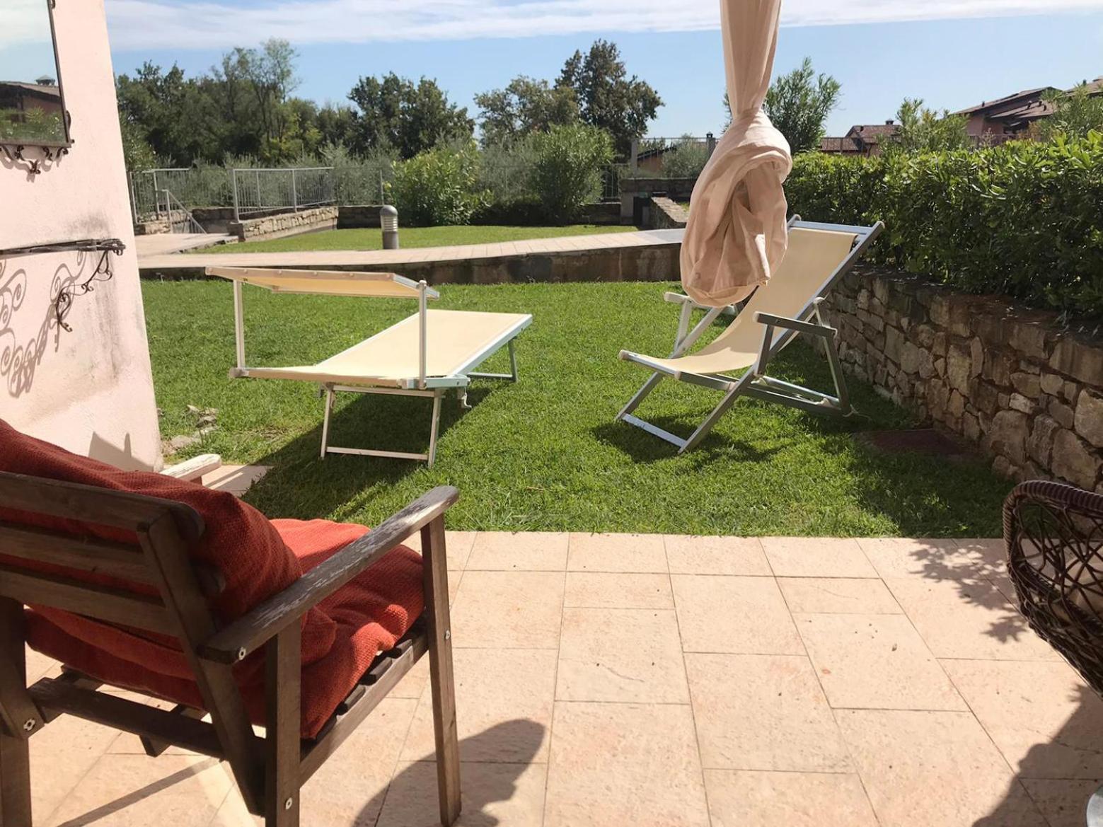 The Flowers - Apartments With Private Garden In Residence With Pool Manerba del Garda Buitenkant foto